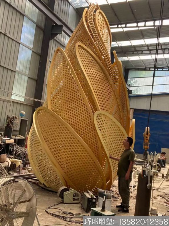 不銹鋼沖孔景觀雕塑